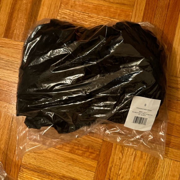 WeWoreWhat Open Back Midi Dress - Picture 4 of 4